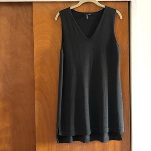 Sleeveless Knit V-Neck Long Top with Side Slits
